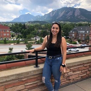 Meet your Posher, Alyssa